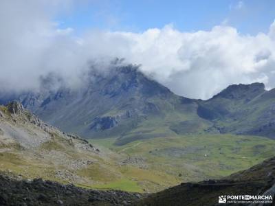 Corazón de Picos de Europa;monasterios de navarra las lagunas de neila los arrudos selva oza sierra